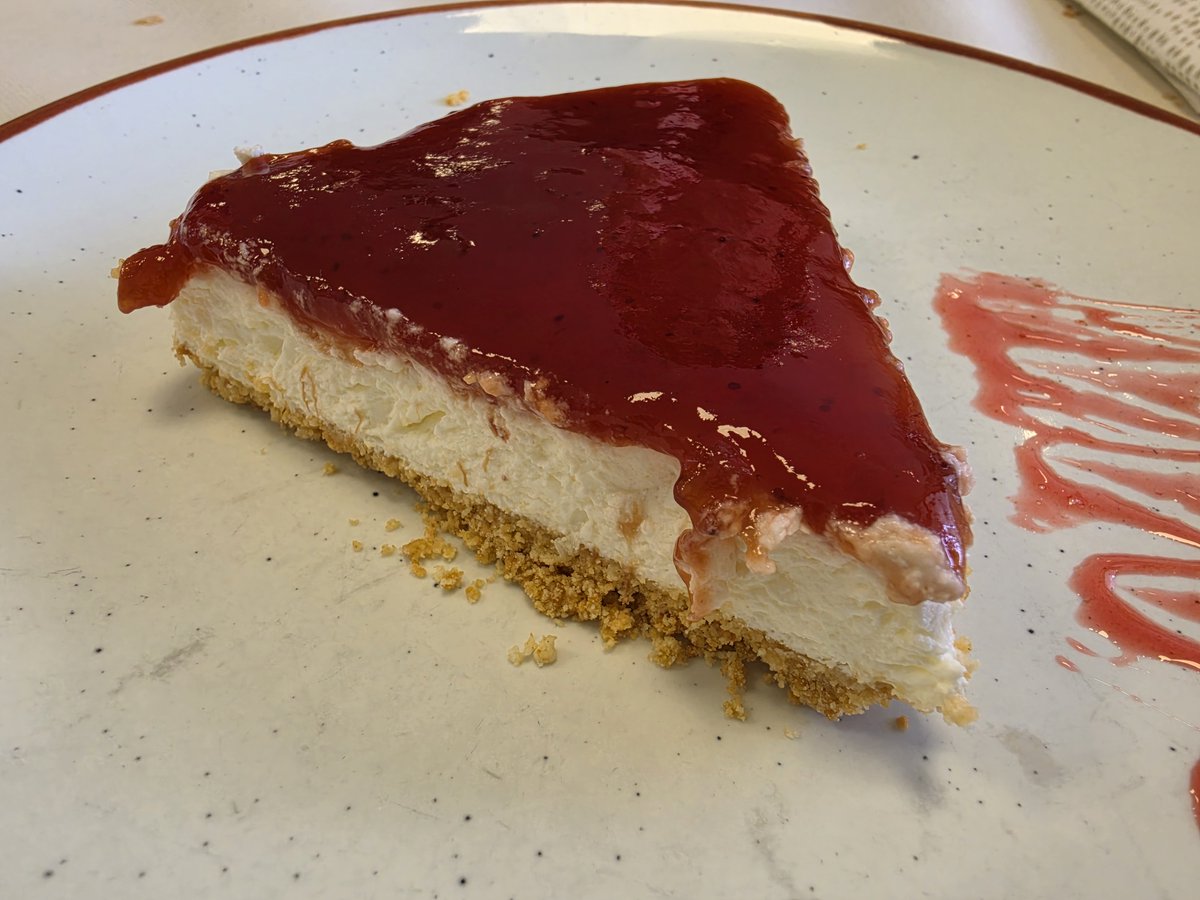 UrimareXuvia's tweet photo. 🍰 Debate importante en Urimare
¿Eres más de tarta de queso fría o de tarta de queso al horno? 👀
Porque sí… tenemos las dos 😋
Y elegir solo una no siempre es fácil.
#Urimare #TartaDeQueso #Postres https://t.co/Nqadkfh2hU
