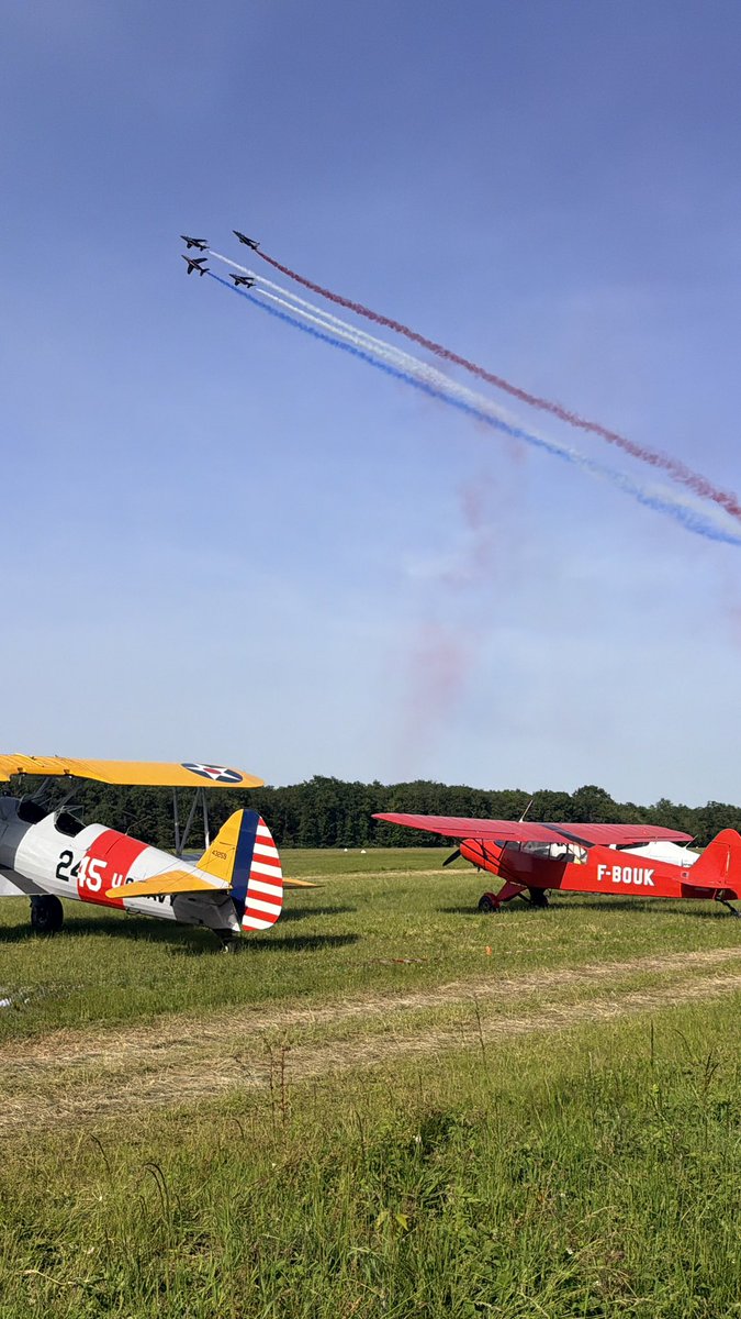 theangel91's tweet photo. ✈️ Le #temps des hélices, c’est toujours un moment à part
🇫🇷 Des #avions historiques, une ambiance incroyable et ce final avec la @PAFofficiel et @Rafale_Display qui a retourné le ciel.
Un bel événement made in @CDEssonne.
🙏 aux équipes qui rendent ça possible chaque année. https://t.co/mKZkZyPax8