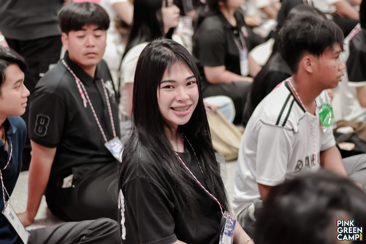 phak_4's tweet photo. เฟรชชี่ ที่ไม่ใช่ปี1 😂 #จันทบุรี https://t.co/jXZf0lhUIH