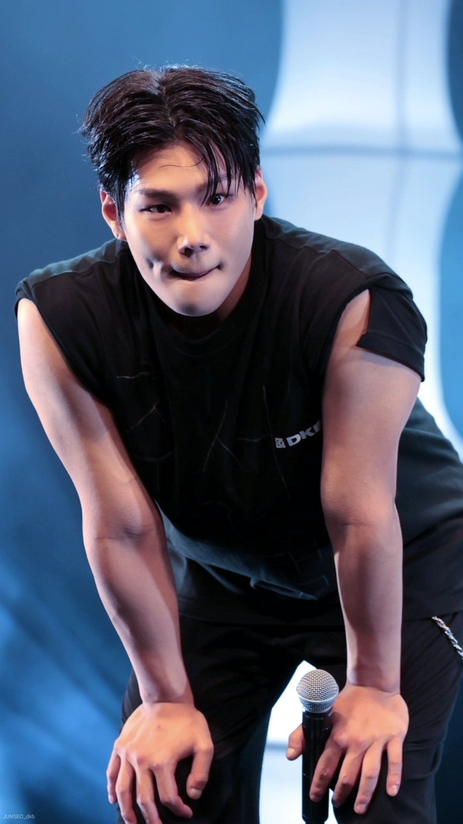 talo2111yomi's tweet photo. 260523 DKB FanConcert in Japan -Signal-

느좋

#DKB #다크비 #ダークビー 
#준서 #JUNSEO #ジュンソ https://t.co/de4FHC1wIl