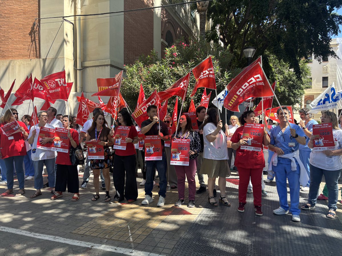 Sanitat_CCOOPV's tweet photo. ✊🏼 Hui estem en vaga! El personal Tècnic Mitjà i Superior del SNS ens plantem pels nostres drets.
Exigim la reclassificació professional immediata perquè és el moment de posar #PuntIFinal #CCOOesMou https://t.co/7kY0RUNHk9
