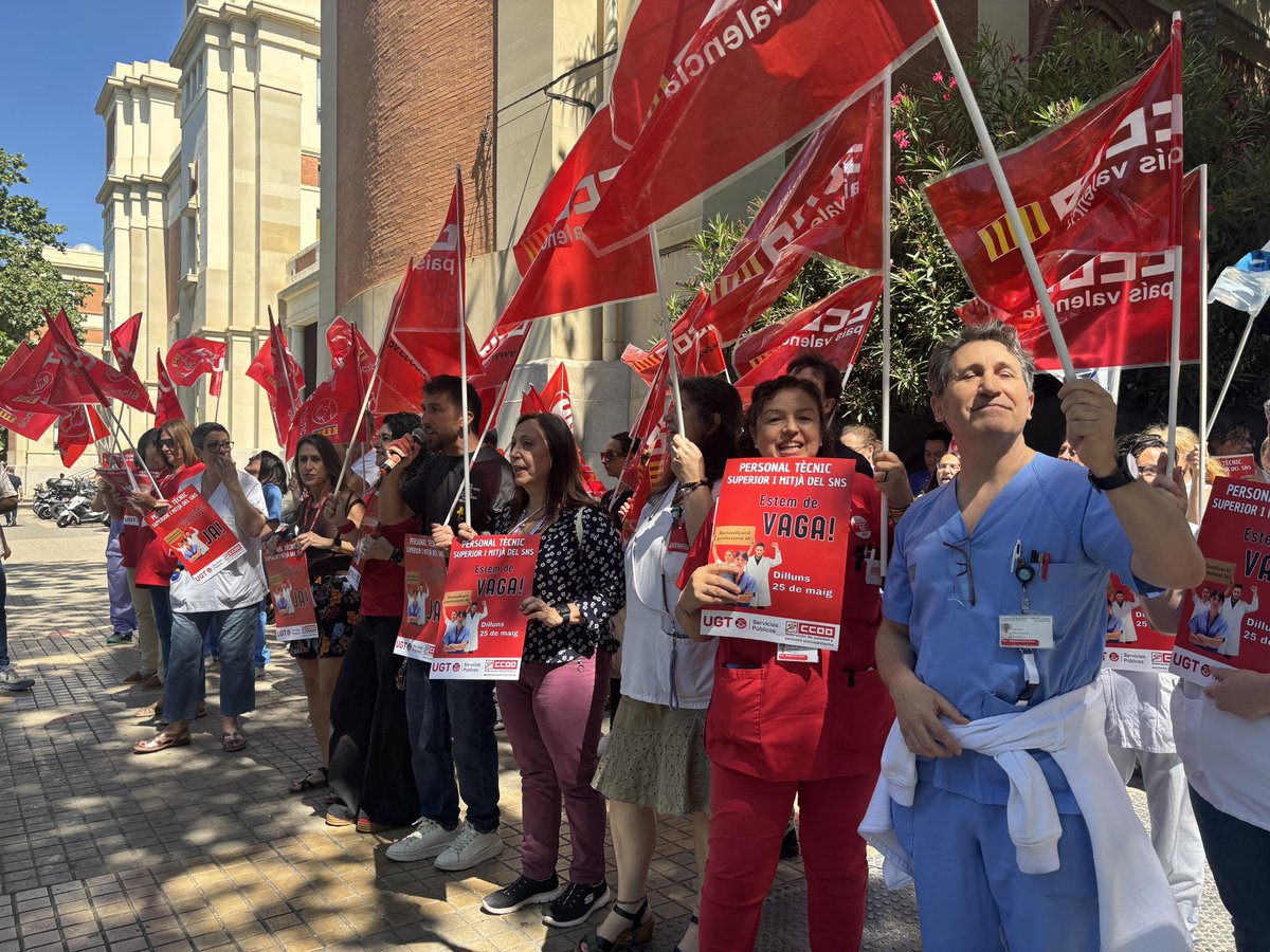 Sanitat_CCOOPV's tweet photo. ✊🏼 Hui estem en vaga! El personal Tècnic Mitjà i Superior del SNS ens plantem pels nostres drets.
Exigim la reclassificació professional immediata perquè és el moment de posar #PuntIFinal #CCOOesMou https://t.co/7kY0RUNHk9