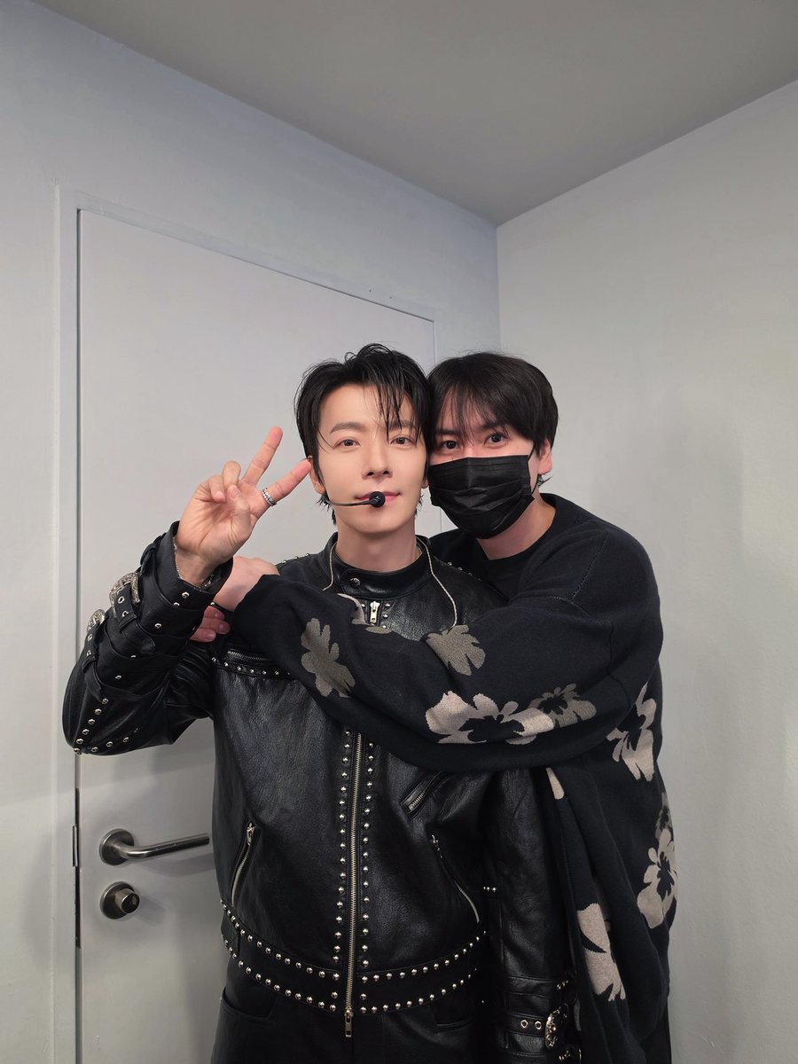 pyeehae's tweet photo. Congrats @donghae861015 for escaping Kyuhyun's Death Note and staying #ALIVE 🤣🥳🎉🎊 https://t.co/yobCPuOr1D