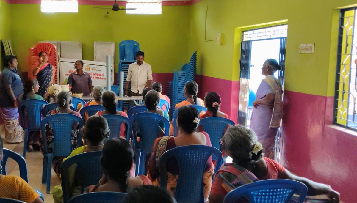 Vikramasingapu2's tweet photo. விக்கிரமசிங்கபுரம் நகராட்சி தூய்மை திருவிழா முன்னிட்டு  பொதுமக்களுக்கு தங்கள் வீடுகளில் உருவாகும் மக்கும் குப்பையை தாங்களே உரமாக்கி கொள்ளும் விதமாக குழாய் மூலம் மக்கவைக்கும் முறை குறித்து விழிப்புணர்வு வழங்கப்பட்டது. @anamika_rameshk
@SwachhBharatGov
@MoHUA_India @tnmaws https://t.co/4I7IFof83e