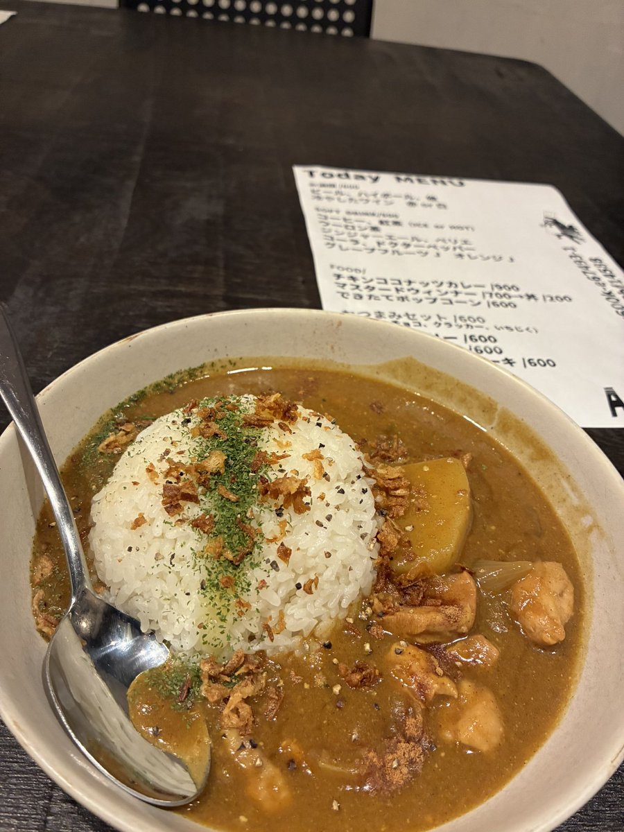bagusoyo's tweet photo. 今宵は新作
甘口・チキンココナッツカレー だよ！

マスタードウインナーもポップコーンもあるよ https://t.co/SkZrYGr8Tn