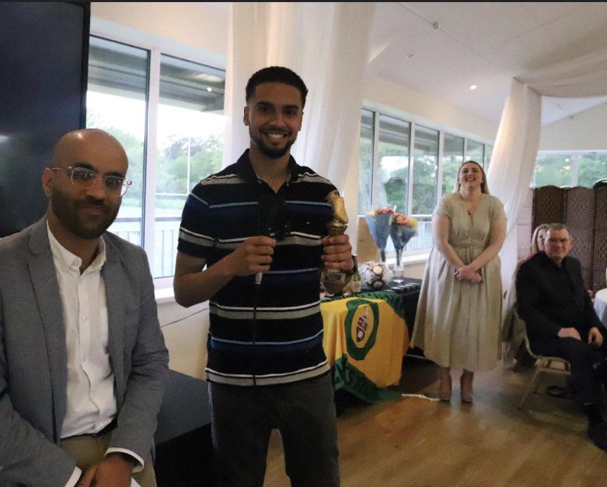 marksoares710's tweet photo. Proud of what all the boys have achieved and deserved in the last 2 years 🏆@GodalmingTown 

Also proud to have won manager’s player of the year and golden boot for the 2nd year running. 

36 ⚽️ and 16 🅰️ in the last 2 years and hungry to make more memories like these https://t.co/9pgmK7Nylu