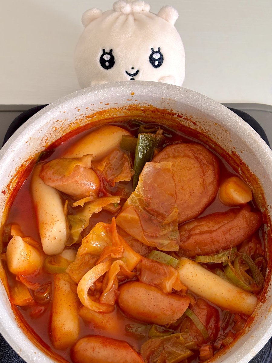 wwoof_'s tweet photo. 햄만이 떡볶이 먹임이 https://t.co/bph61lmANs