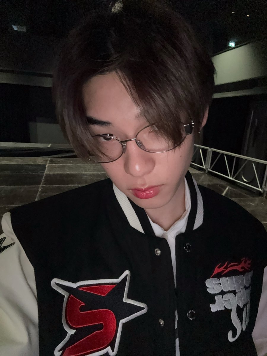 Bb_amrt's tweet photo. — ก็อย่างที่ป๋อบอก ; 

ถ้าผมเป็นแฟนคลับตี๋ ผมคงชอบที่เทสมั้งครับ การถ่ายรูป การแต่งตัว รู้สึกว่าเขาเป็นคนที่มีเสน่ห์ 🤘🏻❤️‍🔥 https://t.co/Z7yzYNvDkI
