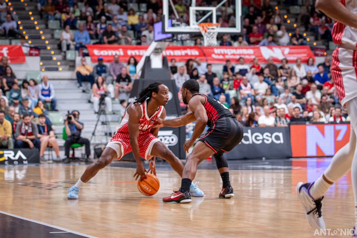 N7netcom's tweet photo. 🔥 @UCAMMurcia está en el mejor momento de su historia

💪🏻 Los de Sito Alonso ocupan el segundo puesto en la liga Endesa con el foco puesto en los próximos play-offs

🧡 15 años impulsando marcas

📸 @anmasa73 https://t.co/1usZoF2IrW