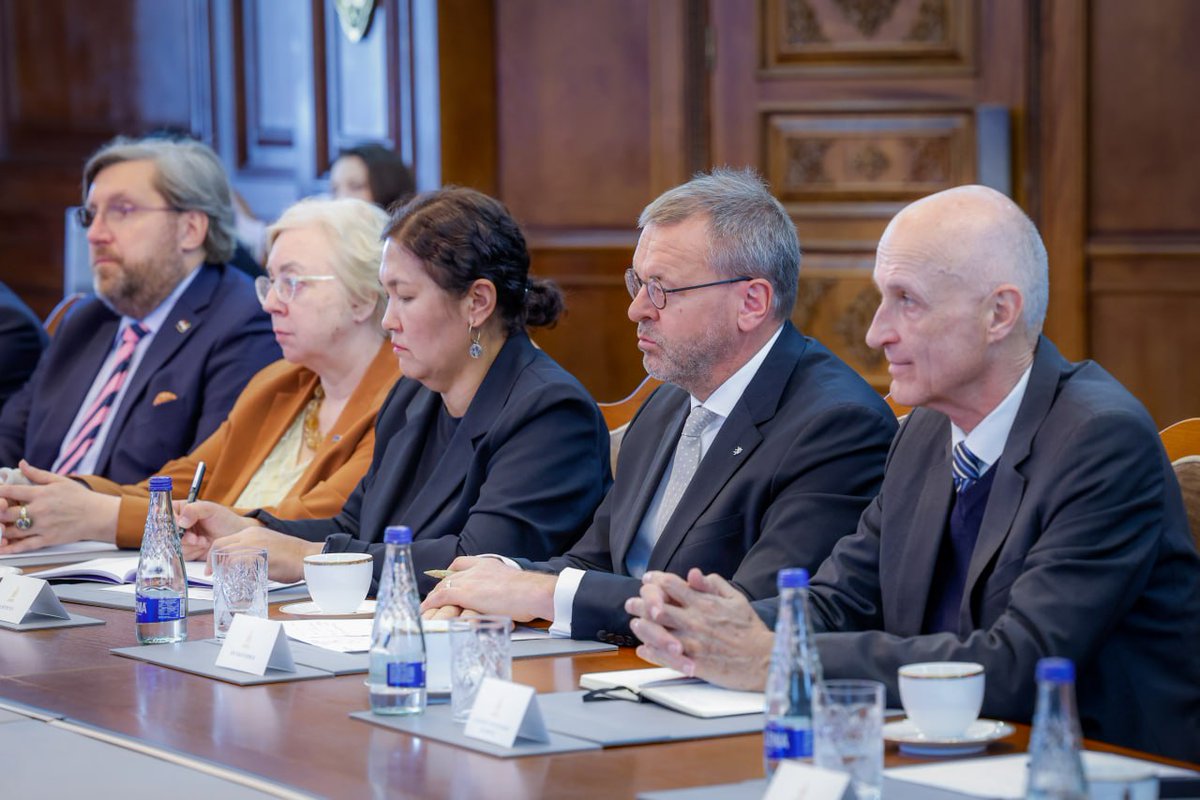 ParliamentMN's tweet photo. 📌Улсын Их Хурлын дарга С.Бямбацогт Европын Холбооны гишүүн орнуудаас Монгол Улсад суугаа болон хавсран суугаа Элчин сайд нарыг хүлээн авч уулзлаа

🌐https://t.co/t7xrhBj9hd

#Parliament126
#MongolianParliament https://t.co/2mJ1aQaYCn