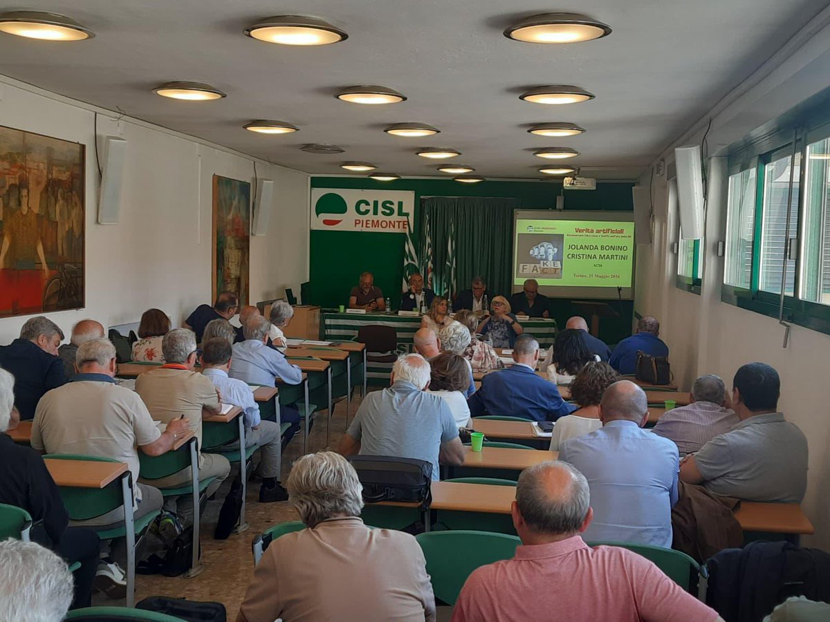CislPiemonte's tweet photo. Il segretario generale della Cisl Piemonte, Luca Caretti, è intervenuto al Seminario della Fnp Cisl Piemonte dal titolo “Verità artificiali, riconoscere fake news e truffe nell’era dell’intelligenza artificiale”. All’incontro sono intervenuti i segretari generali Fnp Cisl Piemonte e Nazionale Alessio Ferraris e Roberto Pezzani, il giornalista Paolo Piacenza, l’ex dirigente della polizia postale Fabiola Silvestri, Jolanda Bonino e Cristina Martini di Acta Piemonte.
