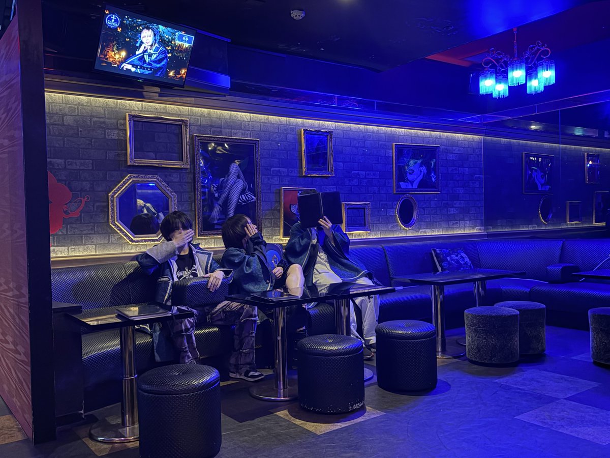 arcacross_cafe's tweet photo. 5/25(月)✝️19:00〜24:00

本日のキャスト🐦‍⬛

にいな🐾@nina217__
L🎸@Kill__aaaaa
成瀬凛🧸@7ruse_r1n 
れが🐸@xj_kv 

人少ないけど元気！

#アルカクロス #メンコン #コンカフェ #歌舞伎町 https://t.co/lfGgssPFEW