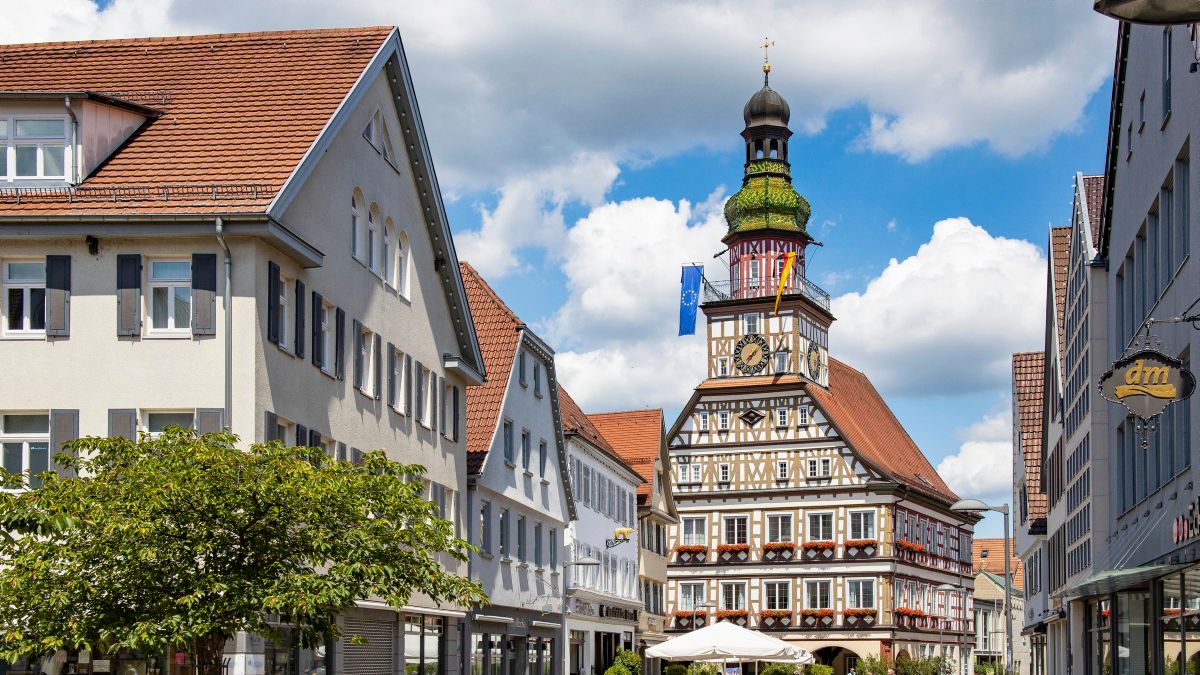 stadtkirchheim's tweet photo. Deutscher Fachwerktag in Kirchheim unter Teck 🏡✨

Am Sonntag, 31.05.2026 gibt es drei Stadtführungen mit Weitblick.
🌅 05:00 Sunrise-Tour
🏙️ 14:00 Geschichte(n) von oben
🌇 20:30 Sundown-Tour

Anmeldung in der K-Info! Mehr dazu 👉 https://t.co/PlyrxCnNJM https://t.co/DSDSLsmDJT