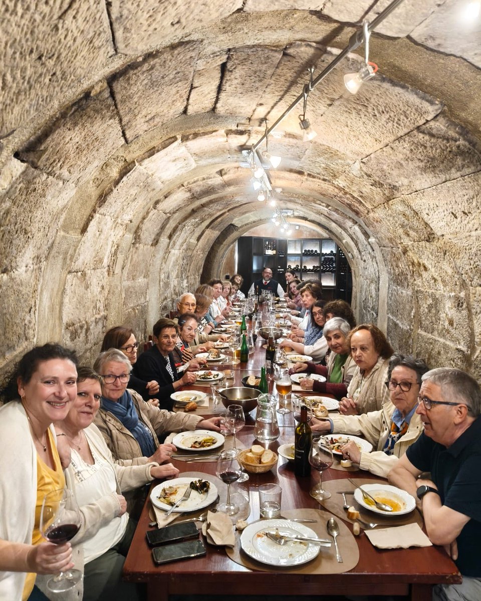 ategal's tweet photo. 🧳🤩 Primer viaje de fin de curso de Ategal. Las Aulas Sénior visitaron Álava para descubrir su historia🏛, gastronomía🍴 y paisajes🌳, compartiendo experiencias y fortaleciendo lazos.☺️

#viaje #visitaespaña #Álava #AulasSenior https://t.co/iqZAek4rWD