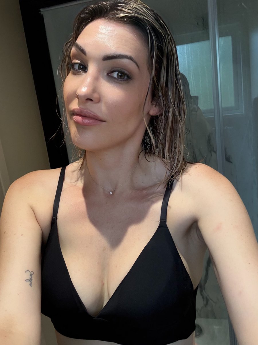 youremiliejoly's tweet photo. 1 like = 1 photo
1 commentaire = 1 vidéo
1 RT = mon snap 
Les 3 = le tout + KDP en MP https://t.co/TMQldc3EbS
