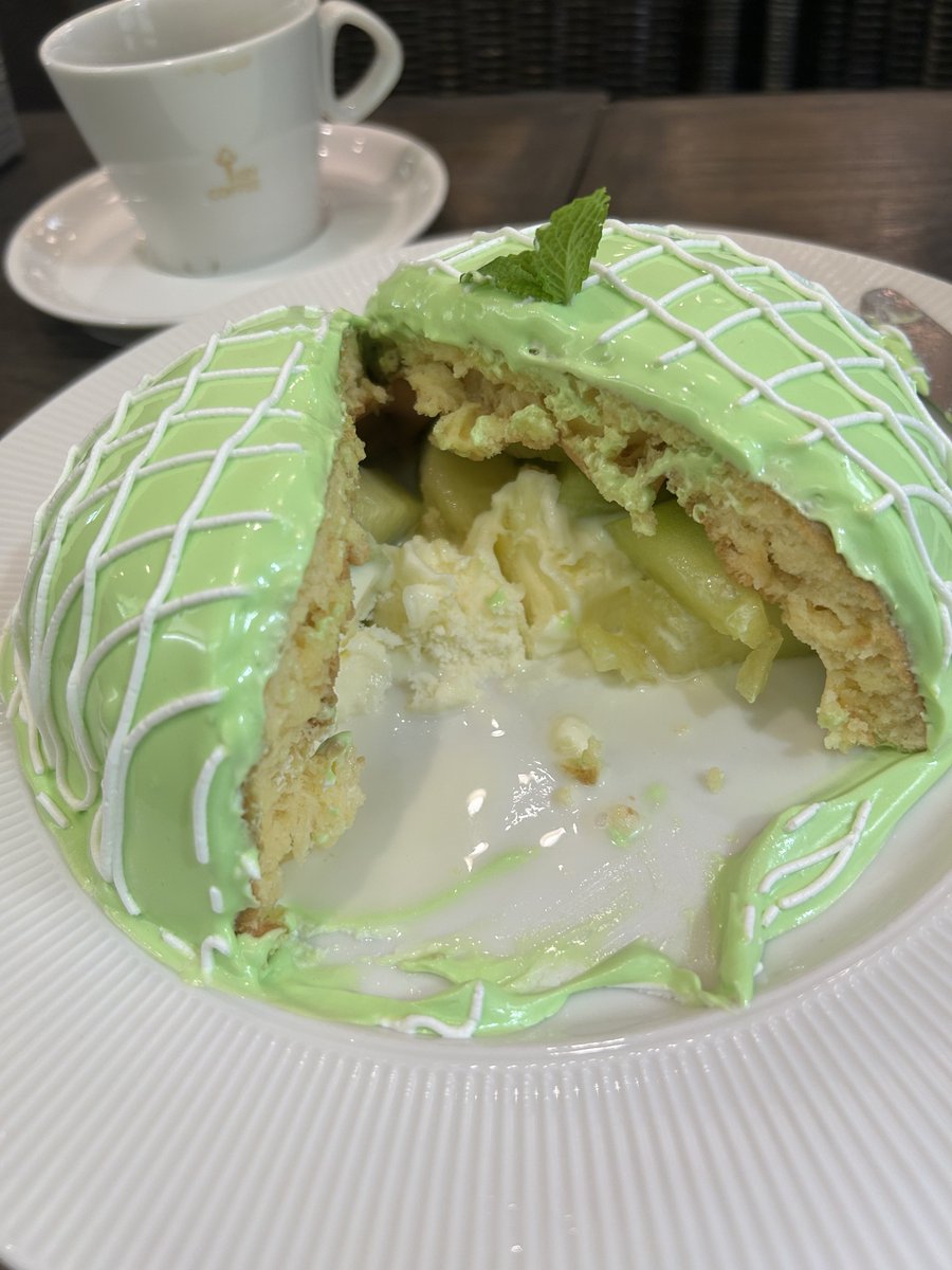 nzm's tweet photo. 桃羽BDのあと、西銀座デパート地下の喫茶ブリッヂでメロンパンケーキ。もうこれが晩ごはん。 https://t.co/TrHgCxtVSz