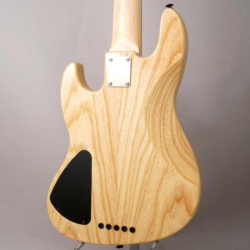 grandeybass_tyo's tweet photo. #BLACKSMOKER
Urbanite Series Beta J5 XL SV (Spalted Oak Top)

これまでの技術を踏襲したモダンスペックな”アーバンナイト”シリーズが登場。

22フレット+アクティブ仕様でワイドレンジかつ芯の太いサウンド。厳選されたスポルテッドオークをトップ材に使用したサウンドメッセ限定ショーモデル✨ https://t.co/yvPOiZ6lNt