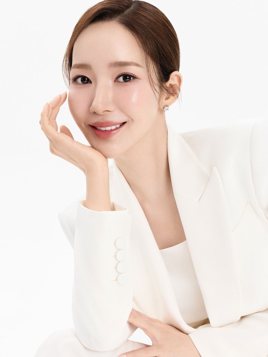 chaeyeonjunge's tweet photo. Nothing makes my skin glow like Saint Fran https://t.co/DfYFAjzJbD