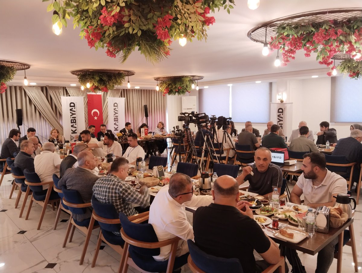 KabiyadKurumsal's tweet photo. KABİYAD, Basın Mensuplarıyla Buluştu!

Kahramanmaraş'ta faaliyet gösteren basın mensuplarıyla "Basın Buluşması"nda bir araya geldik. 

Buluşmada, KABİYAD'ın gelecek planları ve vizyonu basın mensuplarıyla paylaşıldı.

Değerli basın mensuplarımıza yoğun katılımları için teşekkür ederiz. 

#KABİYAD #BasınBuluşması #YerelBasın #İşDünyası #Vizyon #YönetimKurulu #Medya