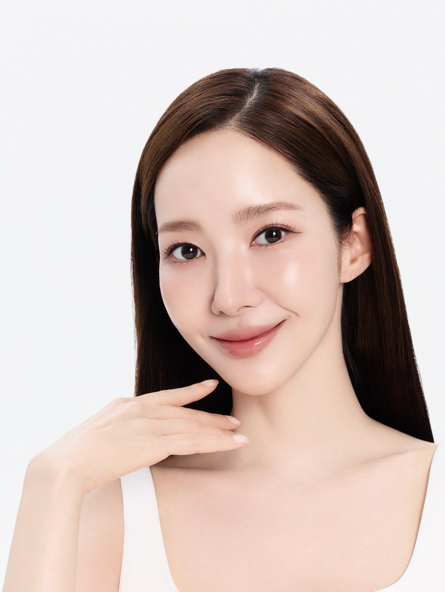 chaeyeonjunge's tweet photo. Captured beneath the softest light where radiant skin, delicate glow, and weightless hydration come together effortlessly. Fresh and luminous, creating the kind of beauty that feels timeless from every angle and every close-up throughout the day with Saint Fran. https://t.co/jYPGcTwONY
