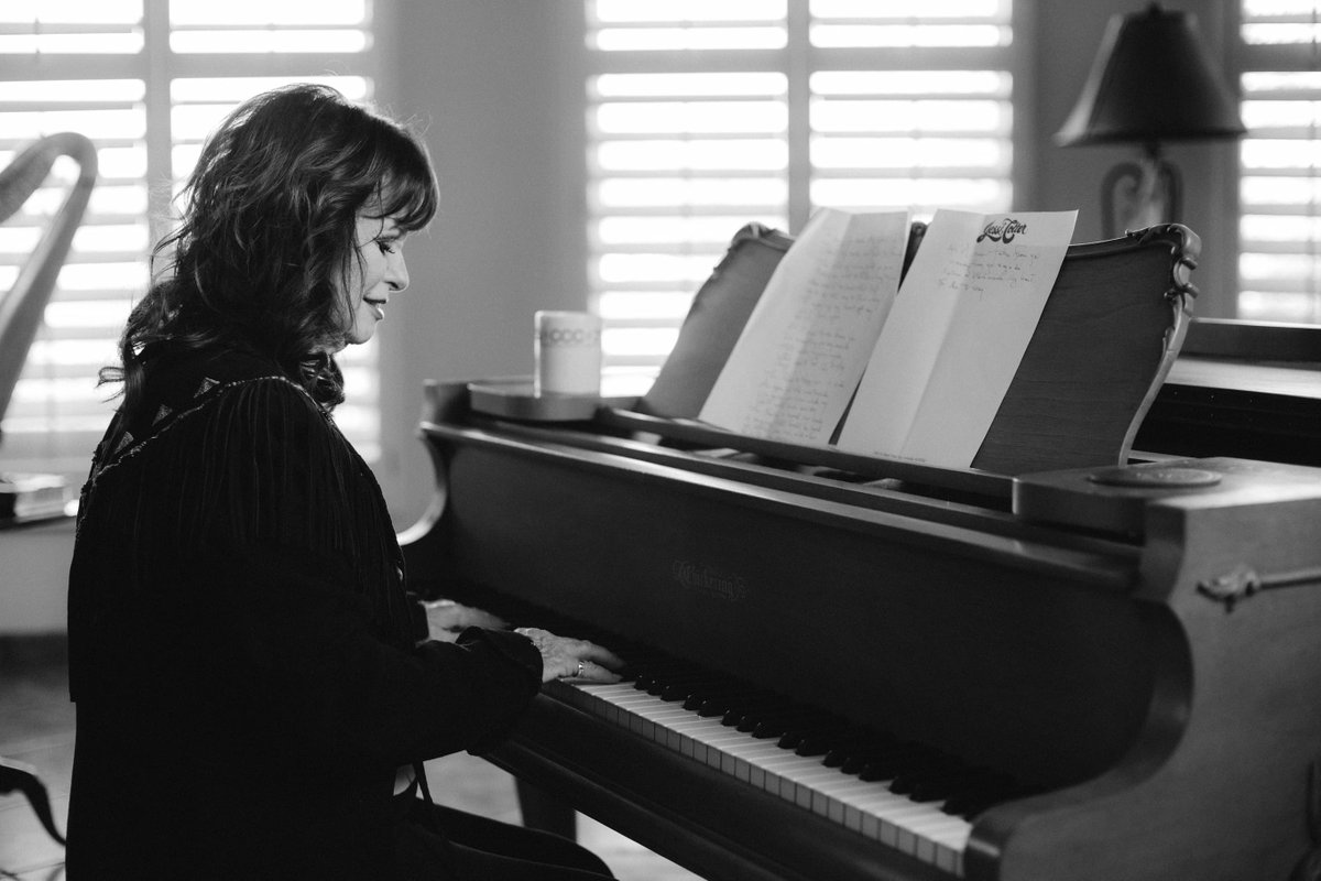 BeMisty's tweet photo. Happy Birthday, Jessi Colter!
*born this day on May 25, 1943* https://t.co/lGdbIdxIqK