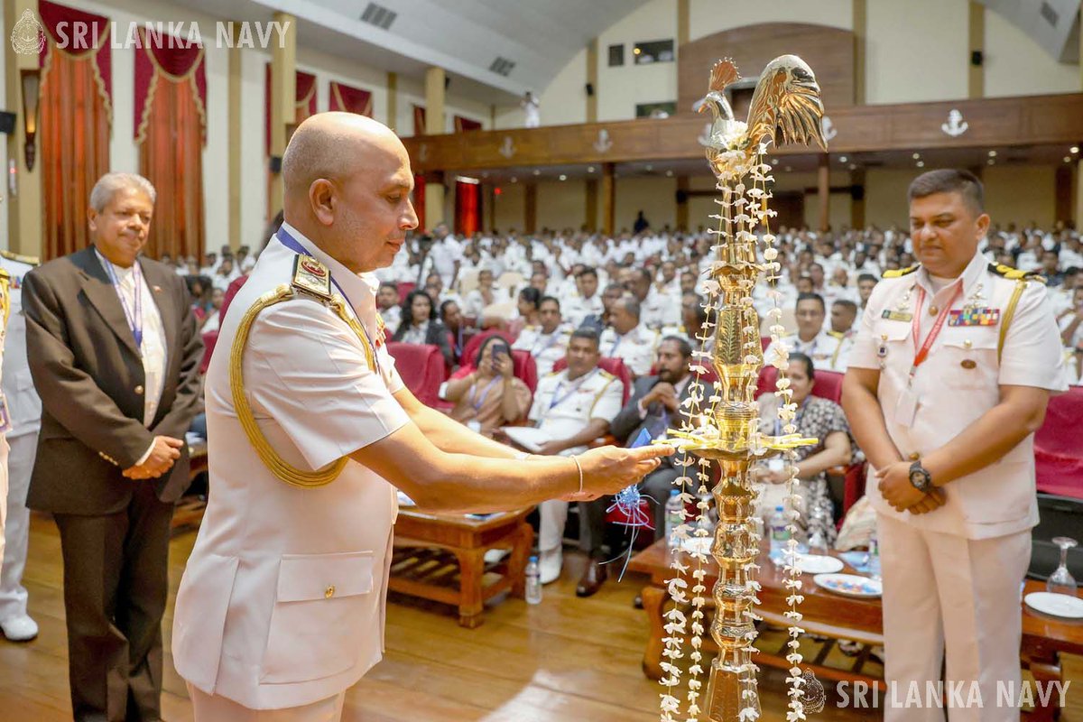 srilanka_navy's tweet photo. The Commander of the Navy, Vice Admiral Kanchana Banagoda presided as Chief Guest at the 8th Logistics Conference, hosted by Long Logistics Management Course No. 10.
@srilanka_navy #LogisticsConference #supplychainexcellence
Read more : https://t.co/WCaGrRmHCc https://t.co/JtkU1V85wR