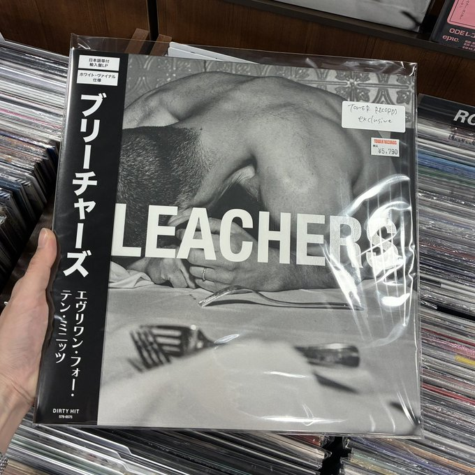 towervinylumeda's tweet photo. 【#Bleachers】

前作「Bleachers」から約2年 
ブリーチャーズらしさ全開の最新AL『Everyone For Ten Minutes』!!!

アナログ盤はCDより二週間早くリリースと嬉しいサプライズ🤍タワレコ限定盤は帯付き！bounceと一緒にぜひ🥳

#DirtyHit
https://t.co/YV7KqYg5PP https://t.co/Af5ZtguYpe