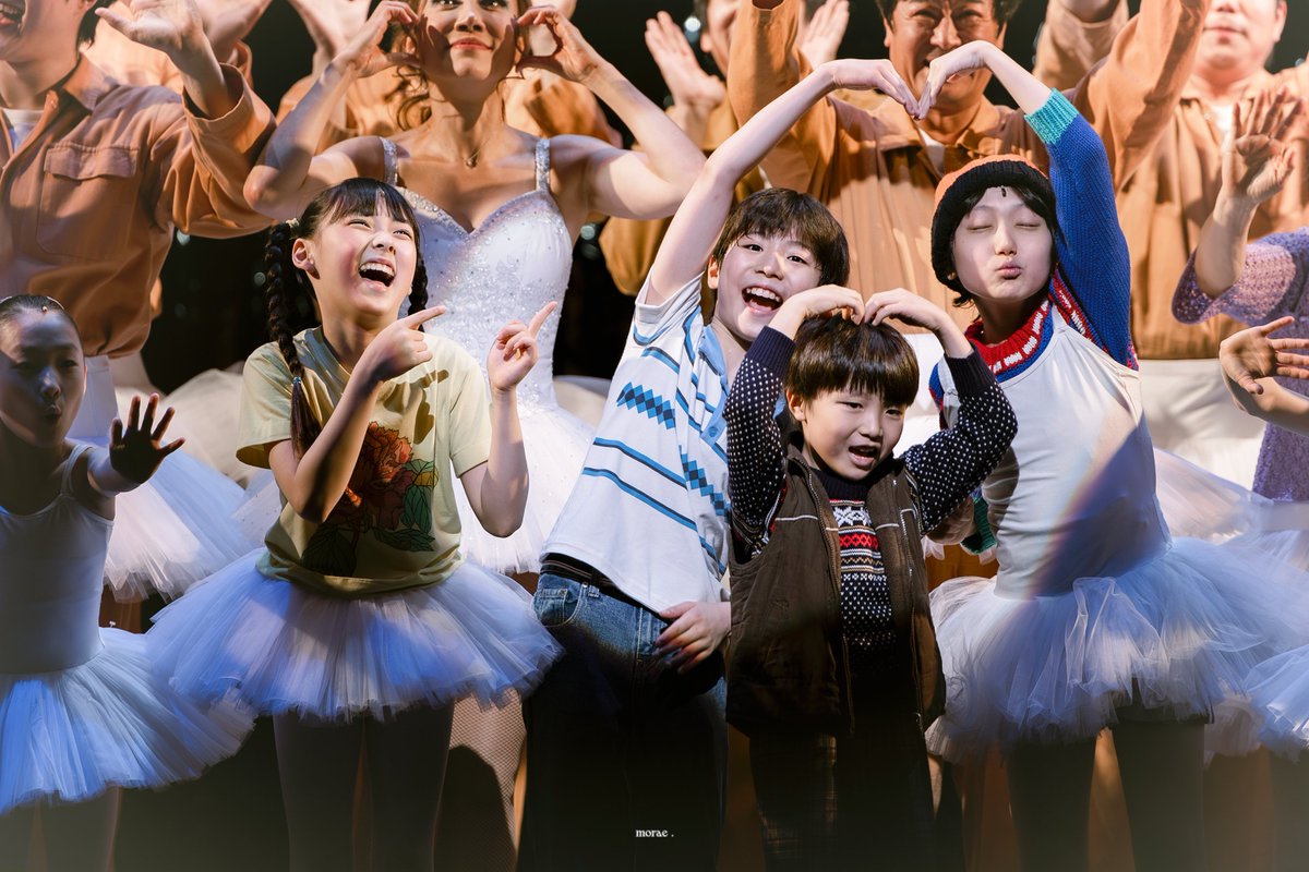 morae_pic's tweet photo. 260525 빌리 엘리어트 커튼콜        

데비｜김예은
빌리｜김우진
스몰보이｜고이안
마이클｜이서준 https://t.co/vblN04KqK3