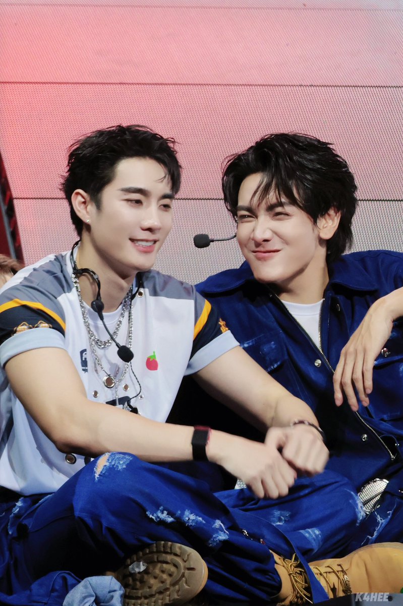 K4HEE tweet media