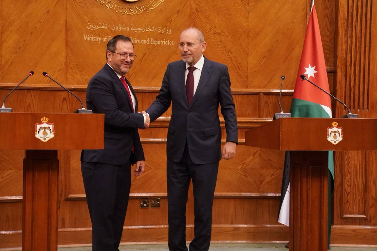 EmbaVEespana's tweet photo. Venezuela y Jordania establecen ruta de trabajo para fortalecer relaciones económicas 🇻🇪🤝🇯🇴 https://t.co/ZtspjEEPyB https://t.co/LzutnUxxzU