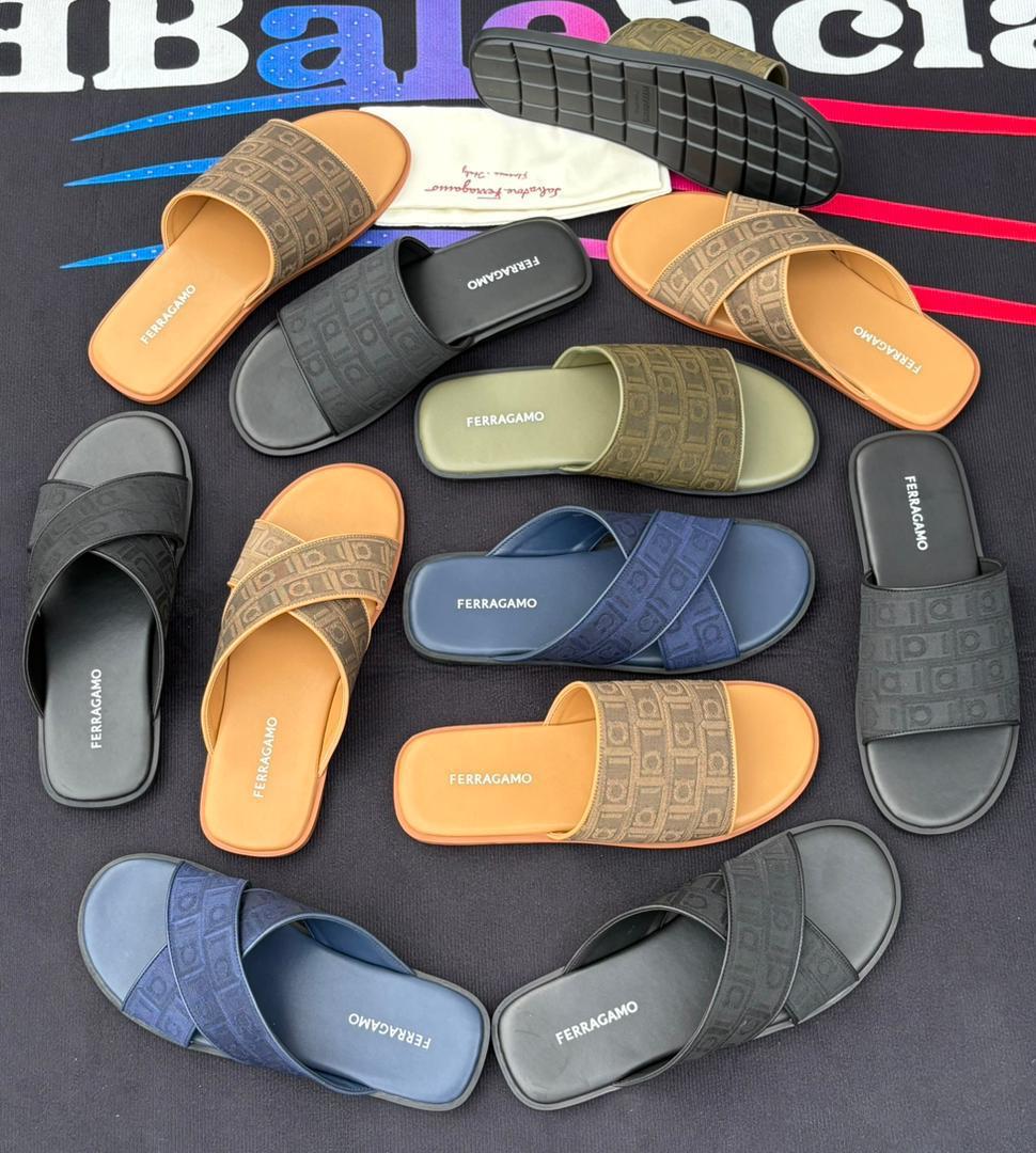 yar_aleey's tweet photo. All colors available
#eidcollection #footwear https://t.co/YpX6AMkcfk