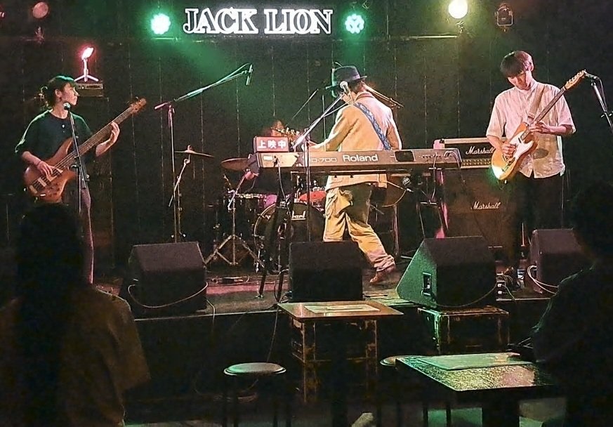 nabe_nurari's tweet photo. 5月24日(日)
茨木ジャックライオン
『退屈しのぎ』

◎バックミーズ
◎ミカヅキグマ
◎torobi

多様で文化的な2日間
佐藤秀人の創作飯と、わかものたちのジョジョ話と、お客さんのいいヘルメットで〆🌓 https://t.co/cqzqlNEa5k