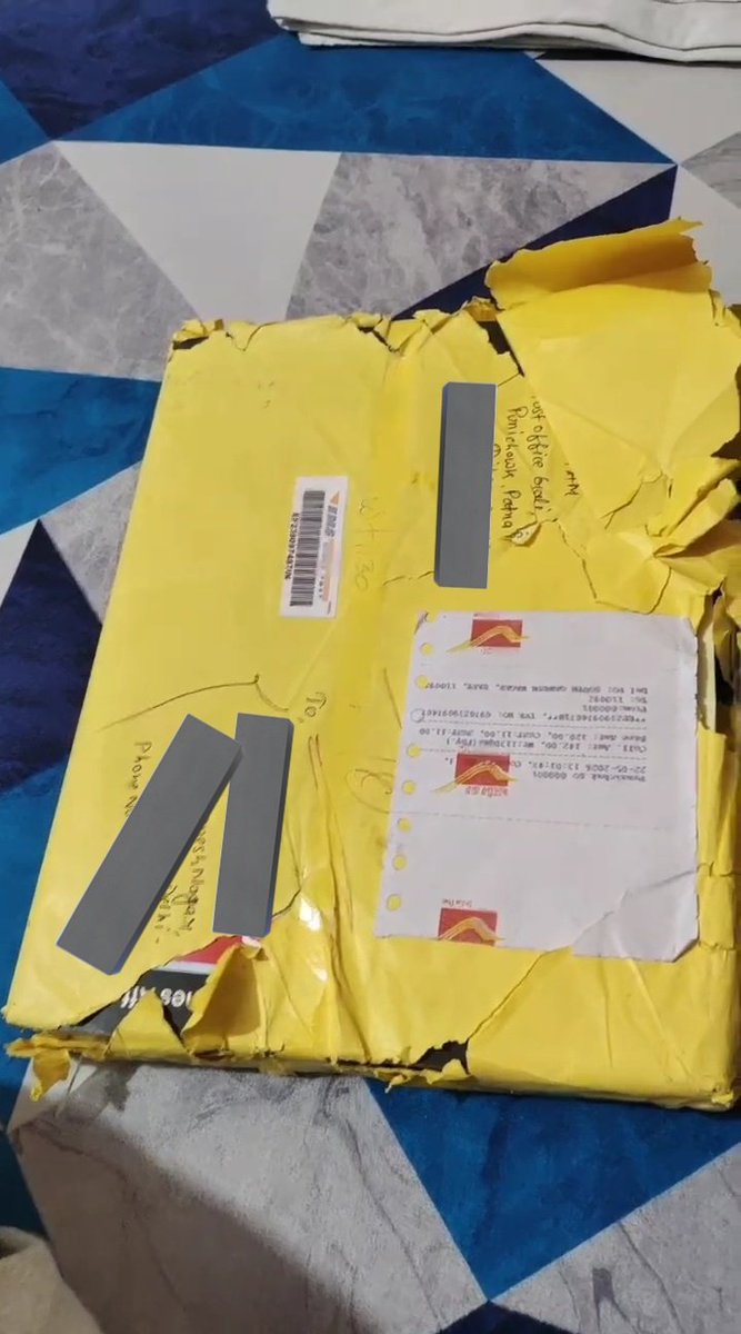 agrataa___'s tweet photo. EF239097487IN
Deliver Just now. Just look condition of my parcel.
By new book tear and Wrinkled all side.
For that i have paid ₹ 142/- 
Ppl are right Sarkari kaam = Bigadu kaam
I want compensation for that @IndiaPostOffice https://t.co/uddErftu6t