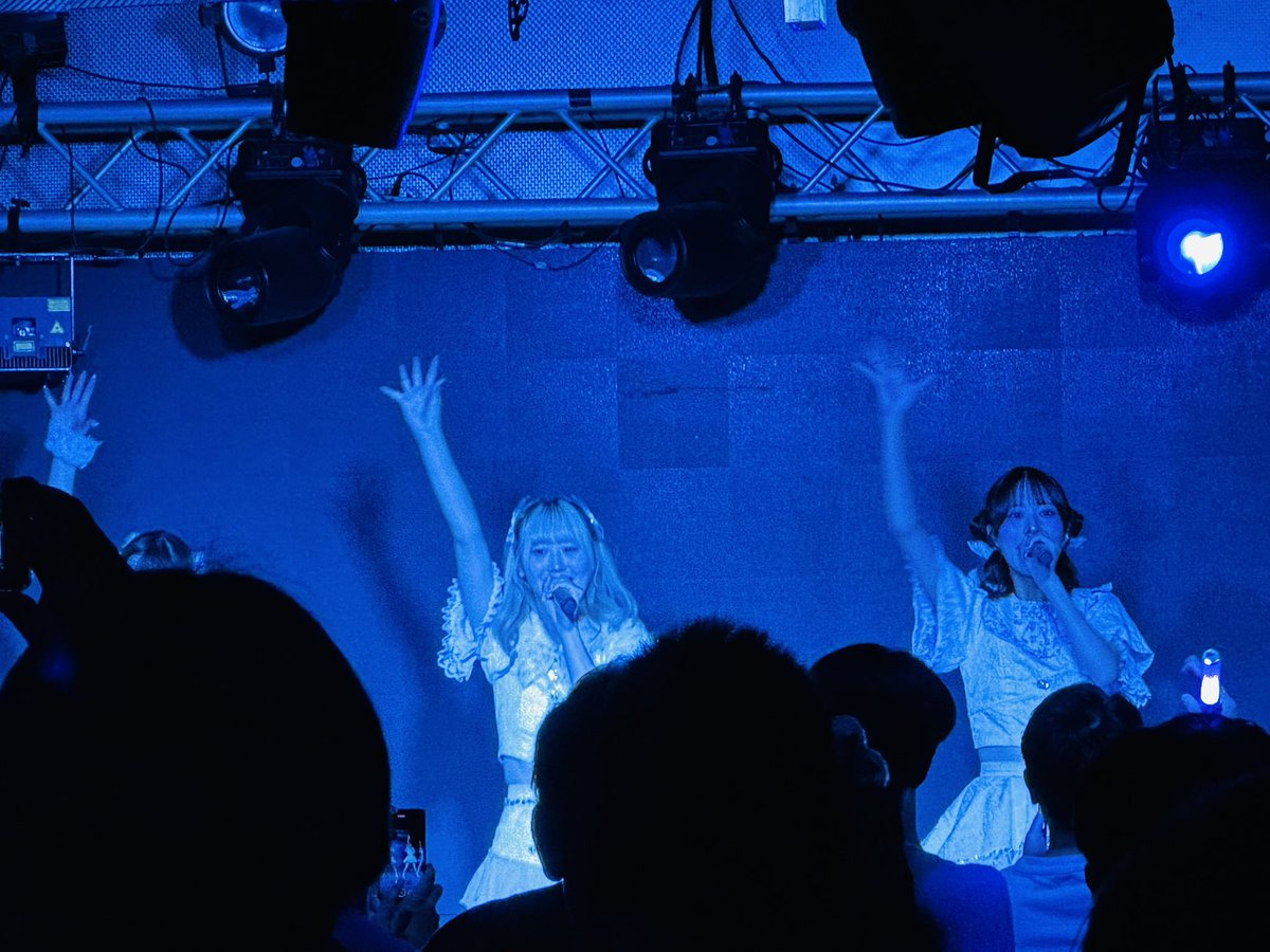 getsupro_docu's tweet photo. キシティバル#8にも出演していただいた、蒼斗ゆりあさんの文翠麗のライブへ。
アイドルしてて良かった！
撮影可能タイム。ちょっと遠かったけど。

#文翠麗ワンマン1014
#文翠麗 https://t.co/T4V0wH7lbu