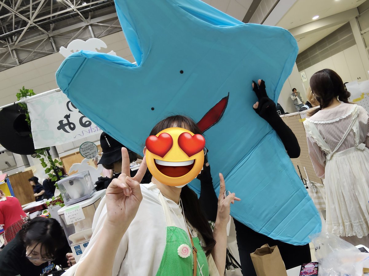 key_of_mind_S's tweet photo. デザフェスで、びわ湖くんがとっても優しかった。
時間がなくて2日目ラストに駆け込みに行ったら神対応してもらえた。仕事エプロンにサインありがとうございました！
@biwako__shiga https://t.co/hkAEwiL2zk
