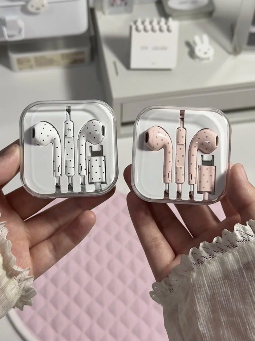 jjangmarket_id's tweet photo. INA GO 🇮🇩 | open order po earphone cable polkadot star by Oah

[🗯️] type c : 93k
[🗯️] lightning : 103k
ㄴ first payment
ㄴ exc tax

💌 . . order by dm
📍malang, jatim https://t.co/yeNCG0Bs7g