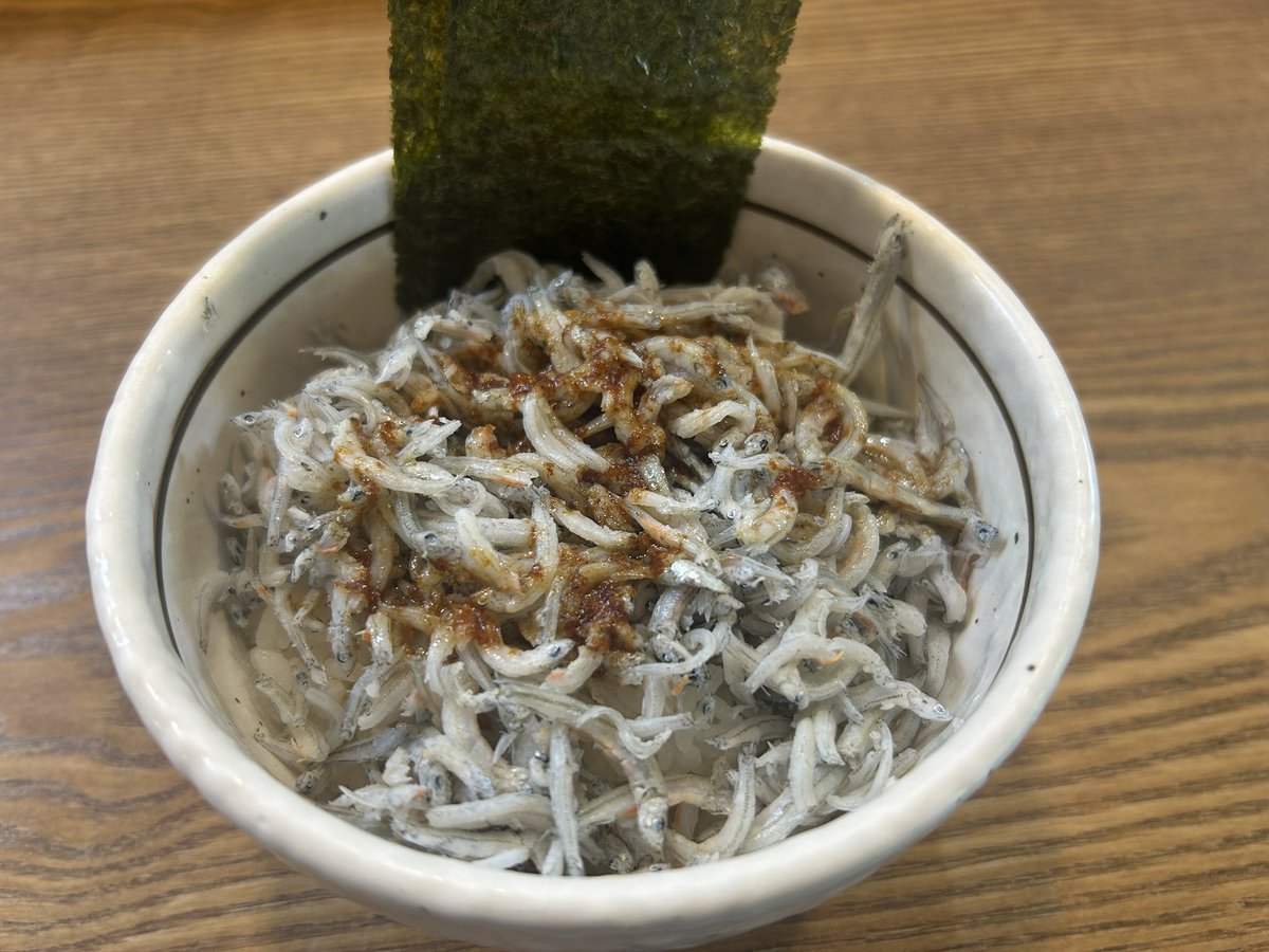 R850I's tweet photo. らぁめん 山と樹

特製つけ麺　大盛り　のり
焦がしバターのしらす丼

だいぶひさしぶりだったけど相変わらず
麺もスープもチャーシューもご飯ものも
全部旨い！

ごちそうさまでした🙏

#高円寺 https://t.co/xU1ZuYcz8M