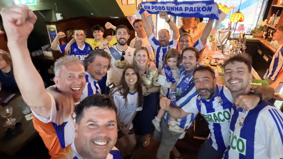 pd_ZuidHolland's tweet photo. Thank you to everyone who came yesterday to Pub Sherlock. 💙🤍

What a day to live together… far from Riazor, but with Dépor right here with us in Den Haag. Shirts, scarves, voices, nerves… and finally joy.

Somos de Primeira, carallo.

Forza Dépor! 💙🤍💙 https://t.co/Ol53mlAP4E