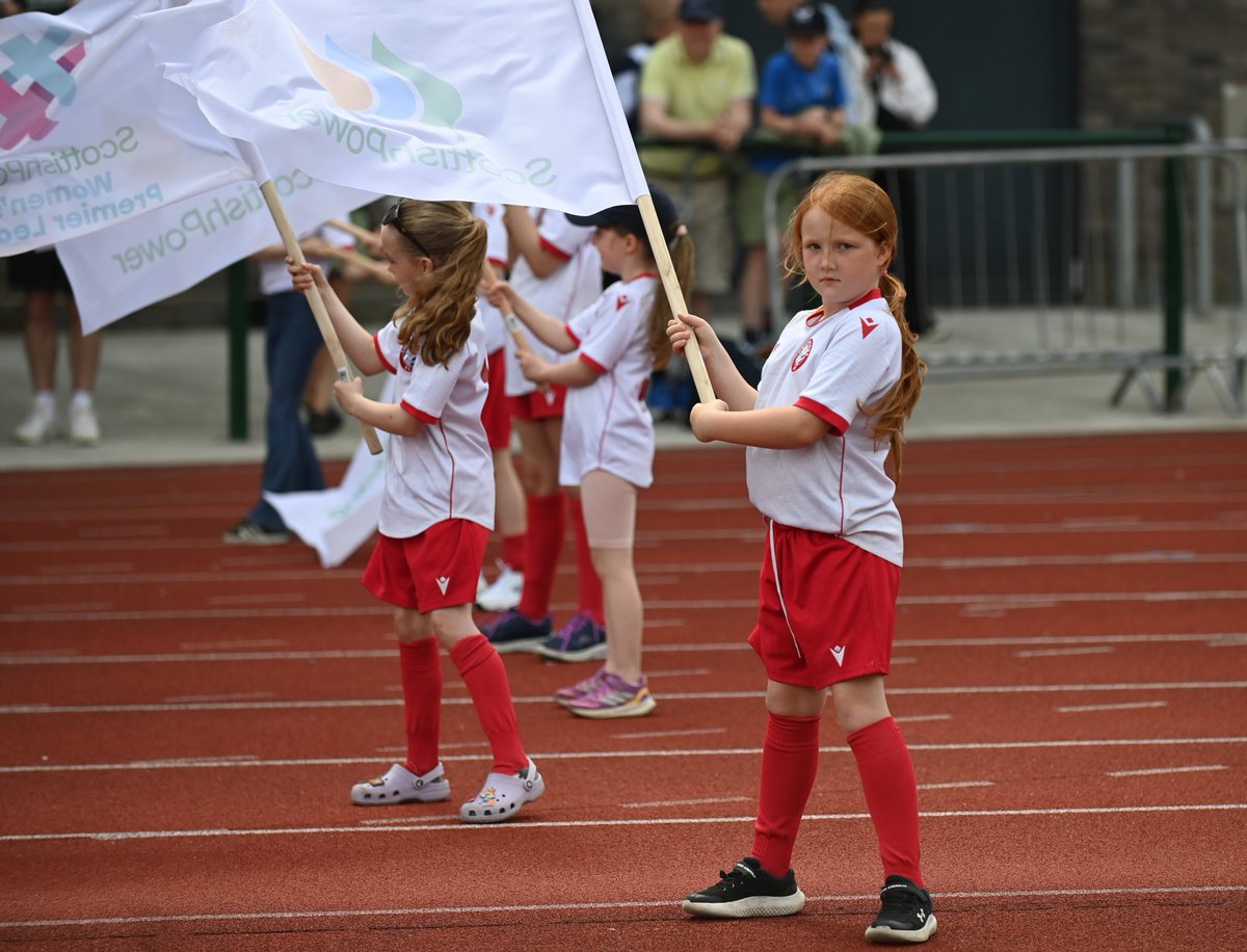 spartansfcwomen's tweet photo. A real Capital affair at Meadowbank on Sunday as @SpartansGirls were @ScottishPower flag bearers for the @SWPL derby between @HibernianFC and @heartswomenfc.

The kids had a great afternoon in the sunshine.  Next season, they'll have SWPL 1 football to watch at Spartans too! https://t.co/Z6dBu3XKxo