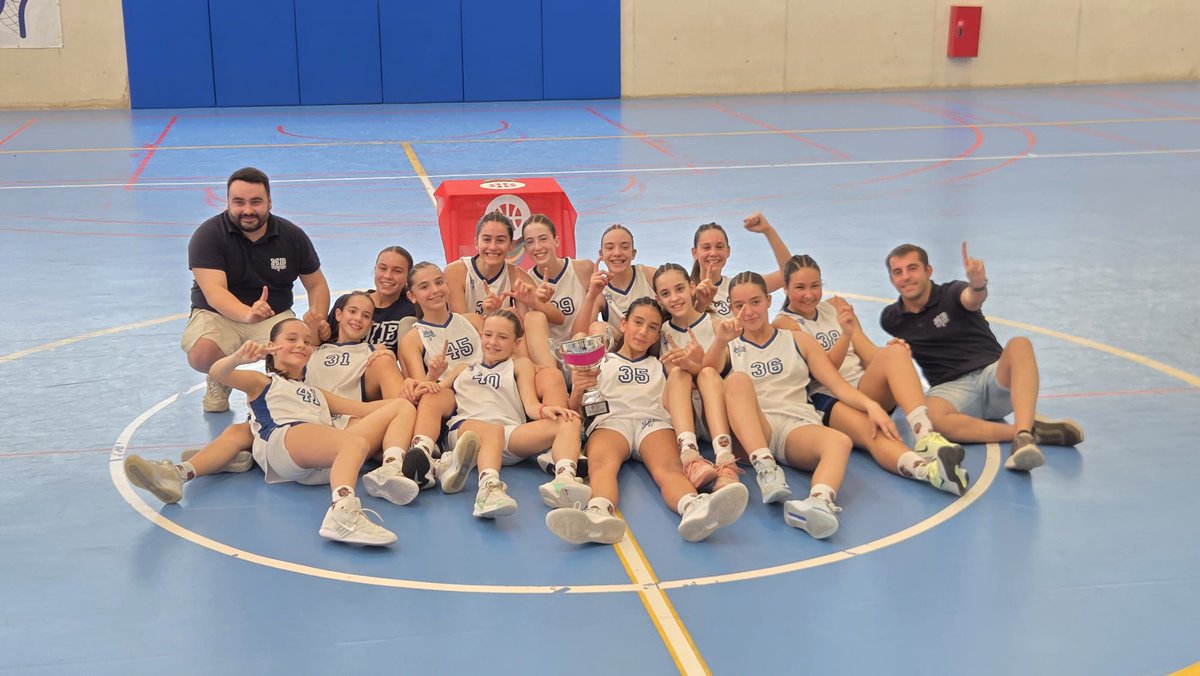 Mutilbasket's tweet photo. Aranguren Mutilbasket 2013 C se proclama campeón navarro de Infantil Femenina de Segunda #aupamutilbasket https://t.co/2KMvX4O9H8 https://t.co/nhdrWuuBin