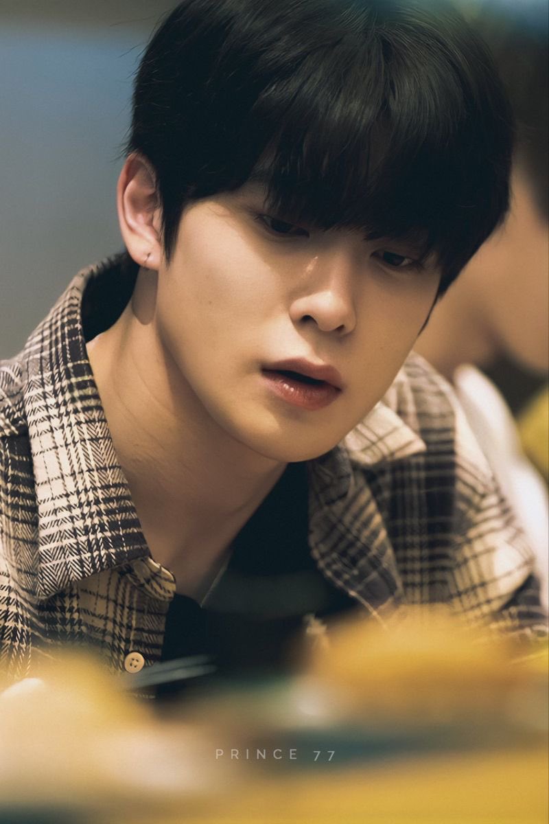 sumcatch__'s tweet photo. 과제 같은 팀 됐는데 얼굴밖에 안 보임 https://t.co/nsSDwX6EE4