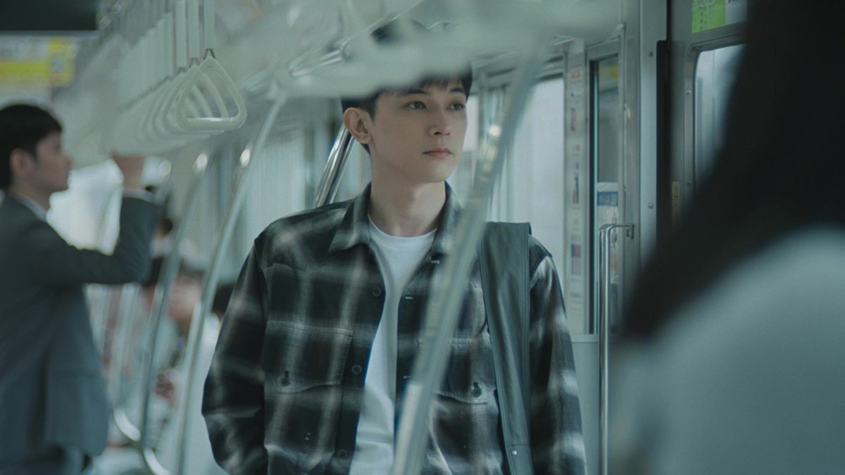 edgelinetokyo's tweet photo. 吉沢亮『写ルンです（TM）』プロモーション動画に！瀧本幹也氏撮影の横顔など素の表情 https://t.co/FQUSQOSHVJ

メイキングカットも掲載
「光の捉え方に独特の味がある」
#写ルンです https://t.co/5bo8IQgoBU