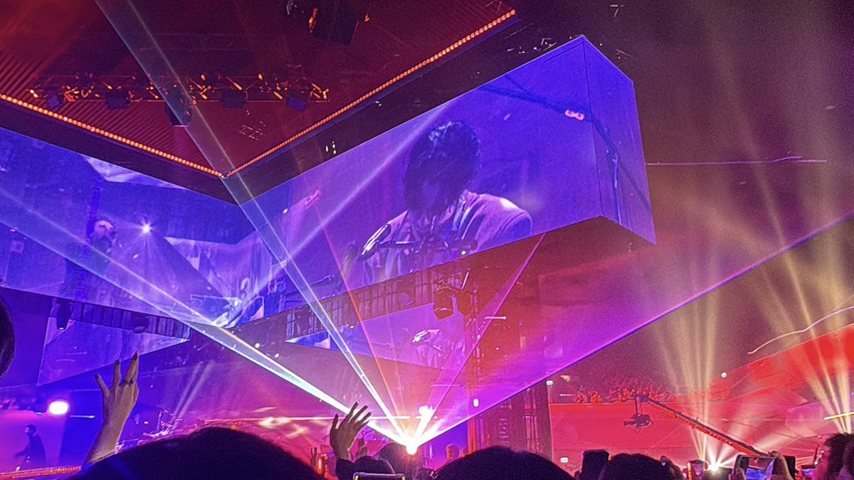 ChunhuiHe's tweet photo. Like a dream. Don’t wake me up. 
ありがどう　Kinggnu 
#KingGnuCENRALTour2026 https://t.co/SFAxrRon4F