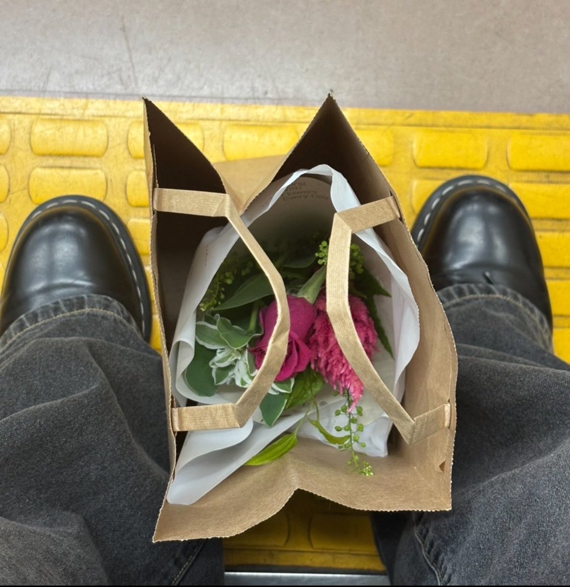 マ tweet media