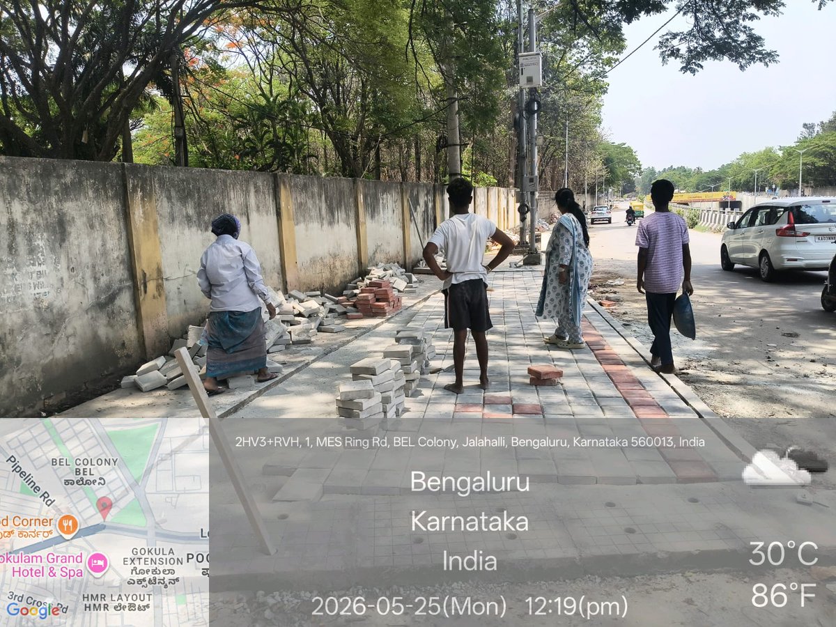 BNCCofficial's tweet photo. 🚧 White topping base work is in progress at the Nagavara SWD Service Road under BNCC limits.

🌧️ Simultaneously, RCC Hume Pipe installation works are being carried out at flood-prone points connecting Hebbala Lake to the ORR Service Road to improve storm water flow https://t.co/GWmdT0N2TX