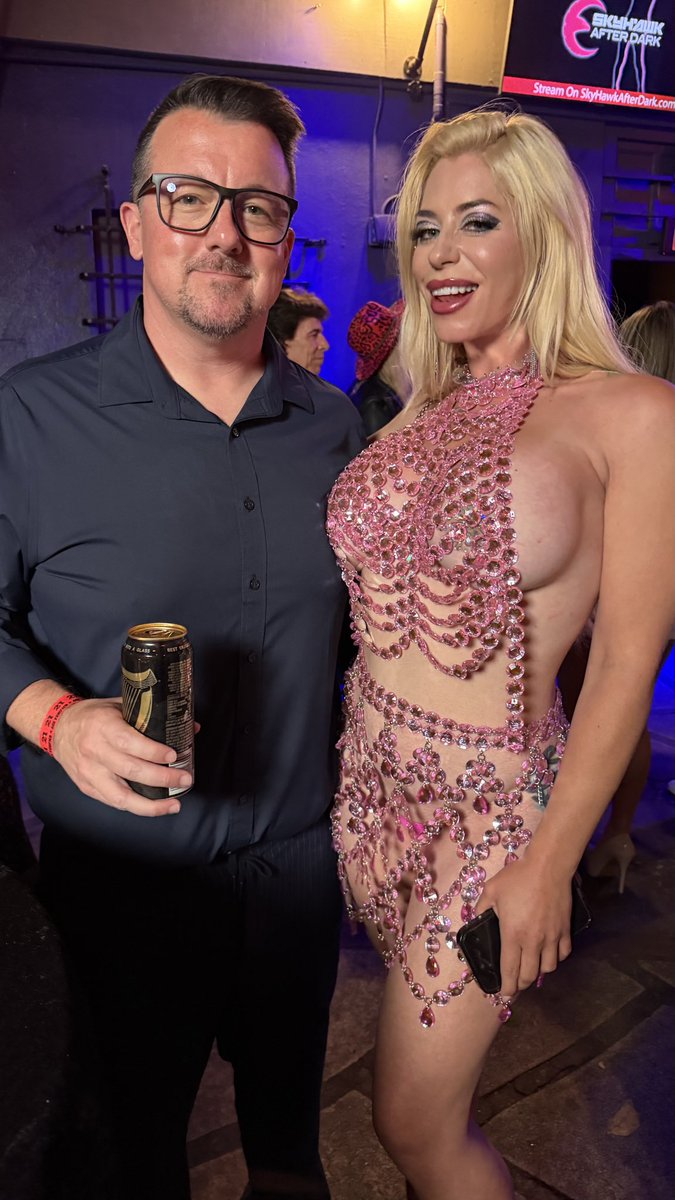 HotDogShowers's tweet photo. And FWIW a bonus pic https://t.co/FsUr65HX0N