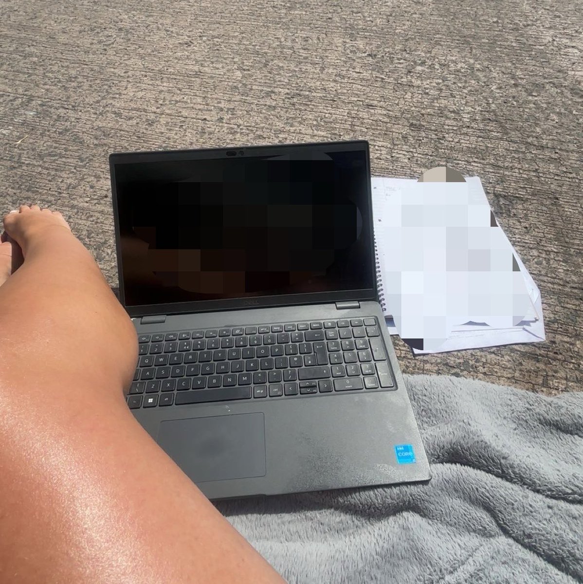 kucyling's tweet photo. how your email finds me (in the service yard of the arena) https://t.co/Gh3FDYsJTI