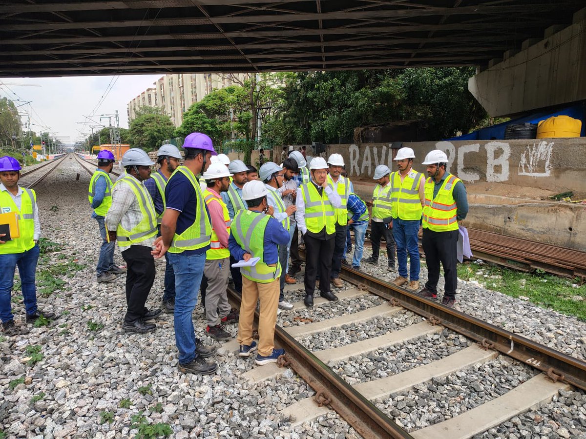 RithwikProjects's tweet photo. Shri Lakshman Singh, MD @KridePrm , reviewed progress of Corridor-4A (Kanaka Line) station packages at Heelalige, Carmelaram &amp; Marathahalli BSTP Stations, focusing on accessibility, execution planning &amp; commuter convenience. #BengaluruSuburbanRail #KanakaLine #Infrastructure https://t.co/LEJ3pVP9dR