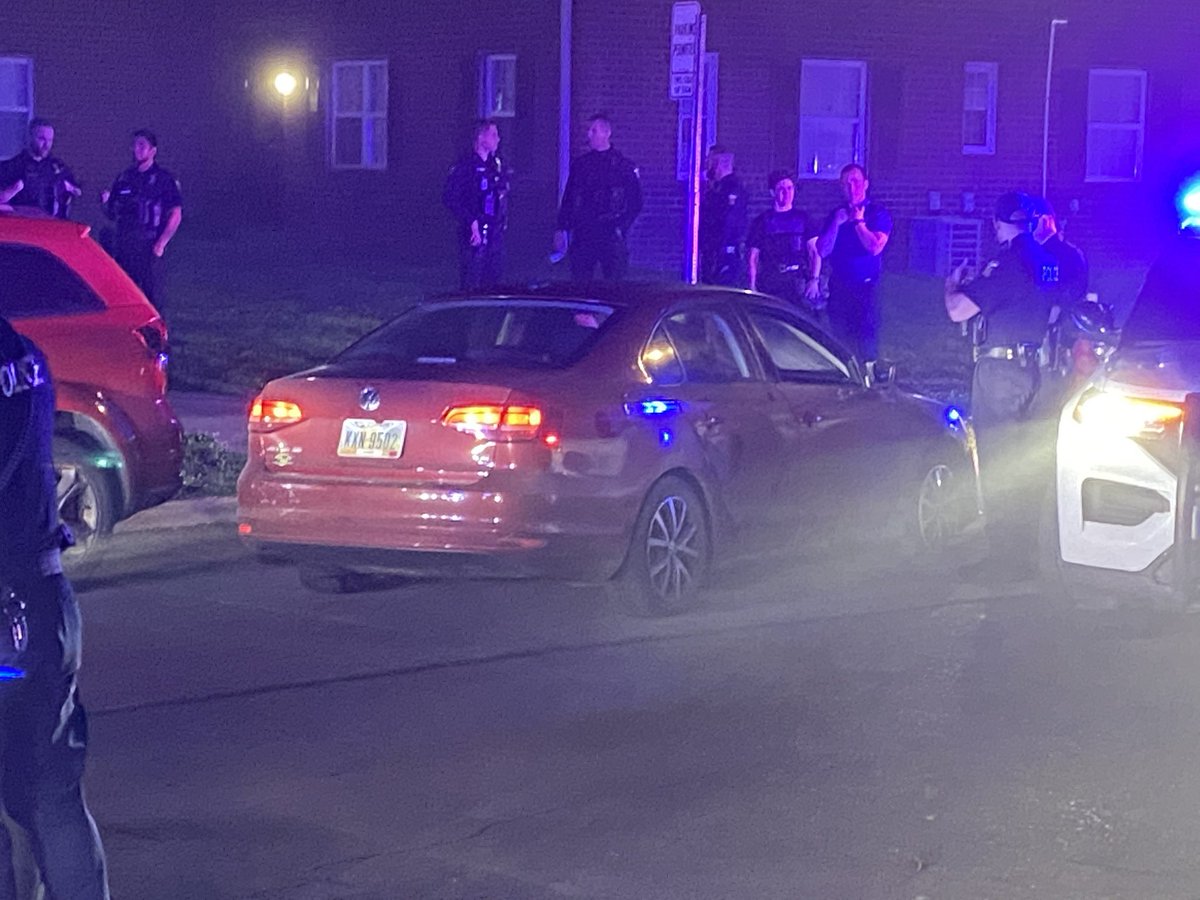 Mercbg2k's tweet photo. Sometimes breaking news comes to you. Started out going to a car into a building, pulled over to check the address and a car chase from a nearby robbery goes right past me! Never a dull moment in Toledo. #photogproblems #amnewsers https://t.co/lBhrQzntDK