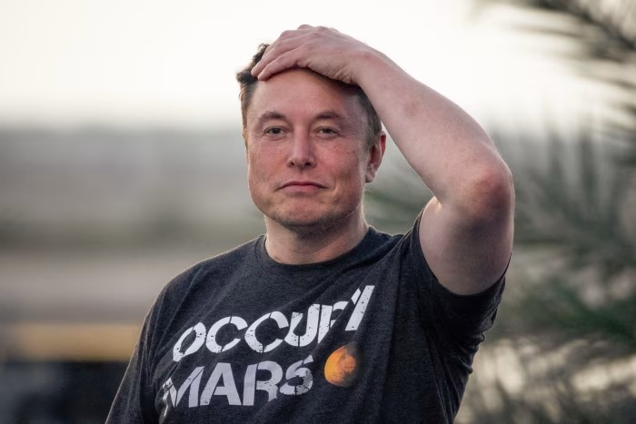 MarioNawfal's tweet photo. 🇺🇸 SpaceX handed the SEC a 300-page IPO prospectus that reads like a sci-fi novel.

The mission: "extend the light of consciousness to the stars." 

The product roadmap includes building a moon base, harnessing the sun to power AI, and inhabiting other worlds.

Most IPO filings put people to sleep. @elonmusk is doing everything differently.

Source: Wall Street Journal